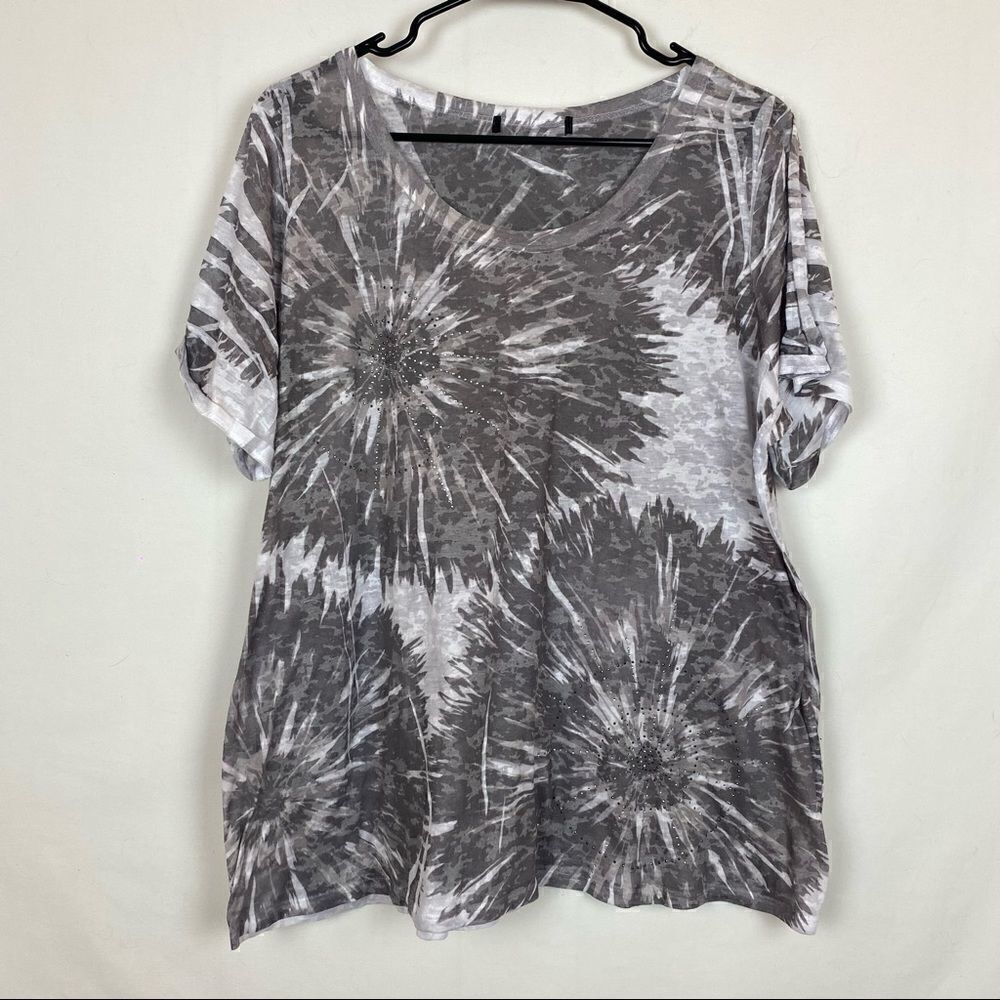 Womens gray swirl tee with bling